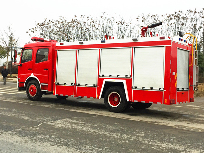 6噸東風(fēng)天錦泡沫消防車(chē)